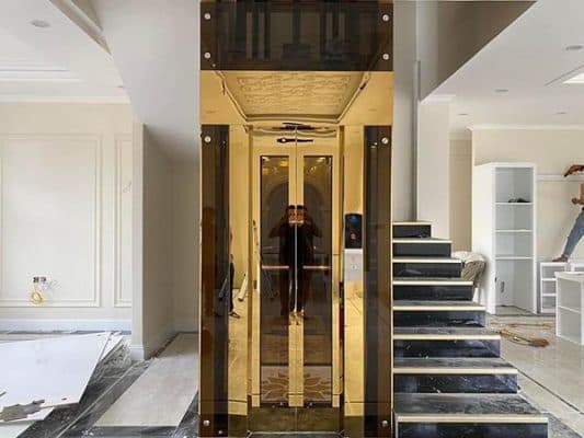 Khung hố thép thang kính tại Cầu Giấy, Hà Nội